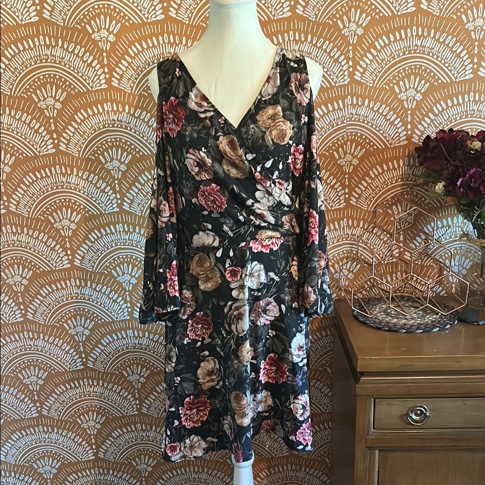 Alexia Admor Elegant Black Dress with Pink Floral Design